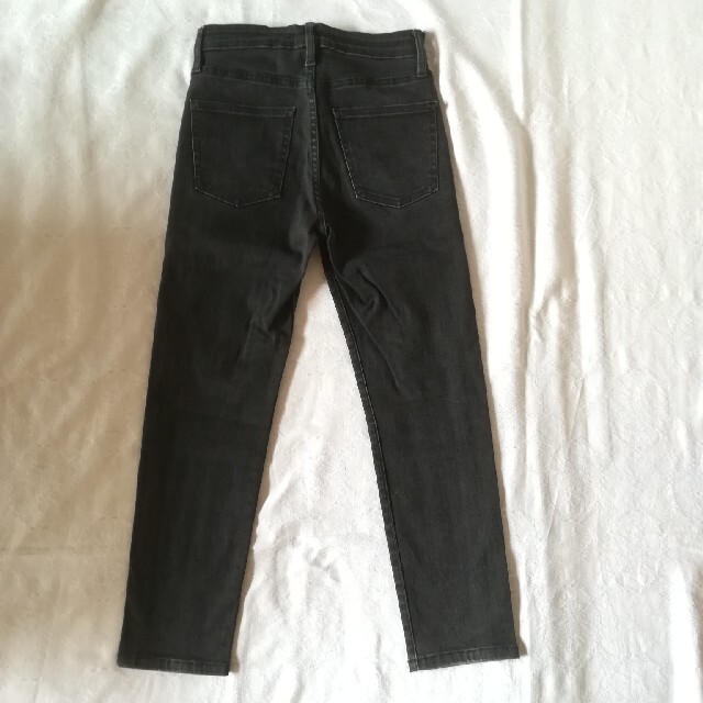 UNIQLO - ユニクロ ブラックデニムストレッチパンツ 22の通販 by UNIQLO - ユニクロ ブラックデニムストレッチパンツ 22の通販 by