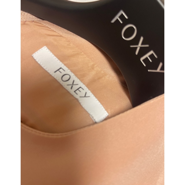 FOXEY(フォクシー)の青い海様ご専用　foxey ドレス　シルクワンピース　38 レディースのワンピース(ひざ丈ワンピース)の商品写真