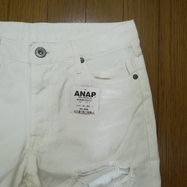 ANAP(アナップ)の新品　ANAP　ホワイト　ダメージデニム　パンツ　M レディースのパンツ(デニム/ジーンズ)の商品写真