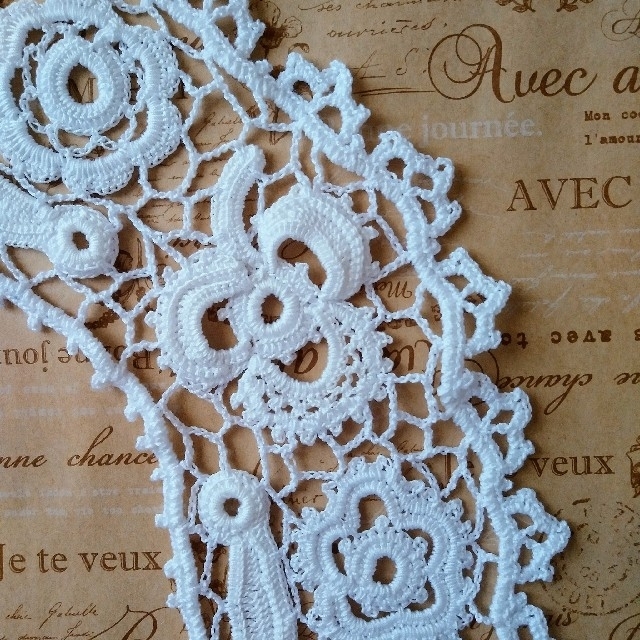 アイリッシュクロッシェレース編みの白いマーガレットのつけ襟 レディースのアクセサリー(つけ襟)の商品写真