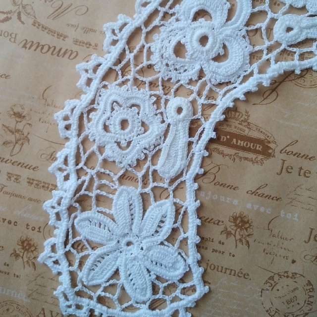 アイリッシュクロッシェレース編みの白いマーガレットのつけ襟 レディースのアクセサリー(つけ襟)の商品写真