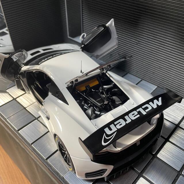 未展示品 オートアート 1/18 マクラーレン 12C GT3 ホワイトの 未展示品 オートアート 1/18 マクラーレン 12C GT3 ホワイトの