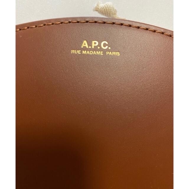 新品 A.P.C.  アーペーセー 財布 コインケース ハーフムーン ブラウン