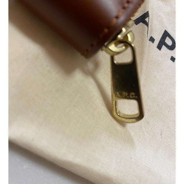 新品 A.P.C.  アーペーセー 財布 コインケース ハーフムーン ブラウン