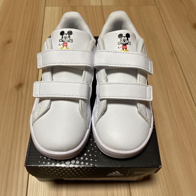 adidas(アディダス)のadidas アディダス×Disneyコラボ　GRANDCOURT MM CF キッズ/ベビー/マタニティのキッズ靴/シューズ(15cm~)(スニーカー)の商品写真