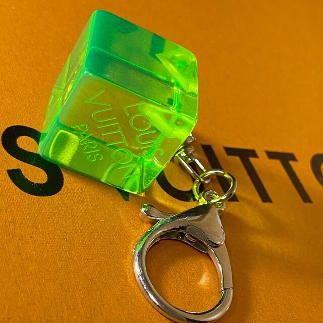 LOUIS VUITTON - 【ルイヴィトン】キューブキーホルダー モスグリーン