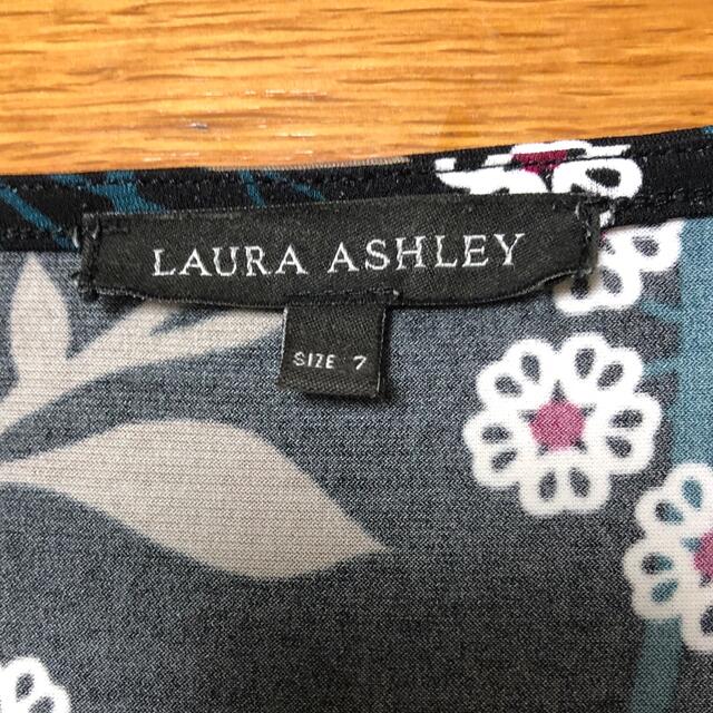 LAURA ASHLEY(ローラアシュレイ)のローラアシュレイ　ワンピース レディースのワンピース(ひざ丈ワンピース)の商品写真