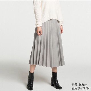 ユニクロ(UNIQLO)のプリーツミディスカート(ロングスカート)