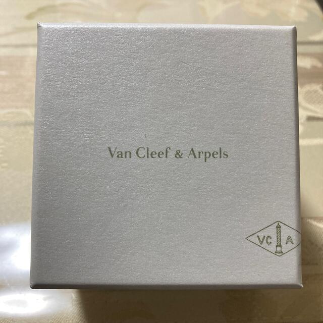 Van Cleef & Arpels(ヴァンクリーフアンドアーペル)のヴァンクリーフ&アーペル　ネックレス　箱 レディースのバッグ(ショップ袋)の商品写真