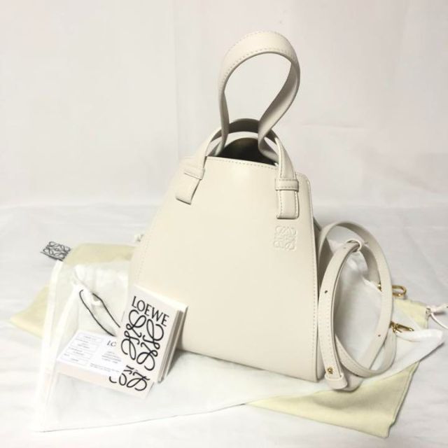 LOEWE - LOEWE ロエベ ハンモックナゲット (ナパカーフ)の通販 by KANN ...