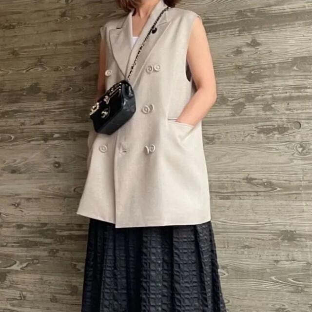 新品未使用　cygne  シーニュ  julie  ジレ　完売品　ベージュ