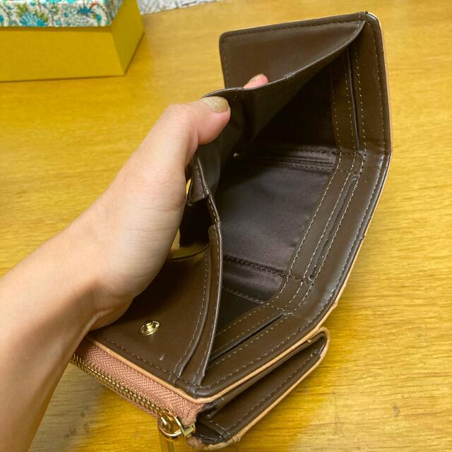 しまむら(シマムラ)のプチプラのあや 三つ折財布 dear.fulクロコダイル風合皮 ベージュ レディースのファッション小物(財布)の商品写真