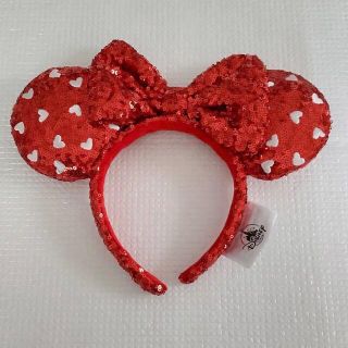 ディズニー(Disney)の海外ディズニーカチューシャ❣️ハートスパンコール　赤リボン　白ハート赤(カチューシャ)