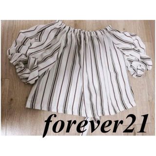 フォーエバートゥエンティーワン(FOREVER 21)のショート丈　トップス　　訳あり特価★(シャツ/ブラウス(半袖/袖なし))