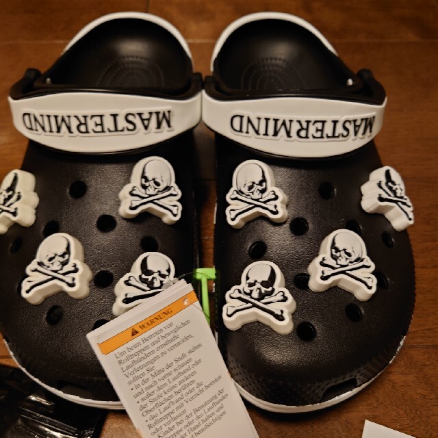 mastermind JAPAN(マスターマインドジャパン)のRチャンさん専用　MASTERMIND x Crocs Black White メンズの靴/シューズ(サンダル)の商品写真