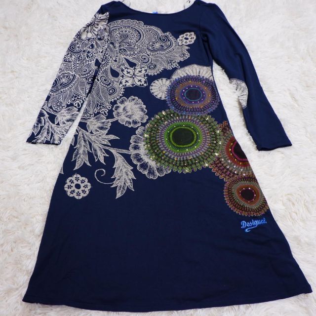 最新のデザイン デシグアル Desigual 膝丈ワンピース 裏地総柄 ハート