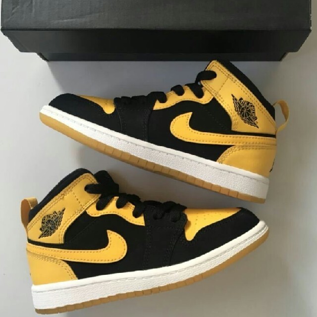 NIKE - NIKE JORDAN1 retro MID BP NEW LOVE黄色18cmの通販 by NIKE - NIKE JORDAN1 retro MID BP NEW LOVE黄色18cmの通販 by