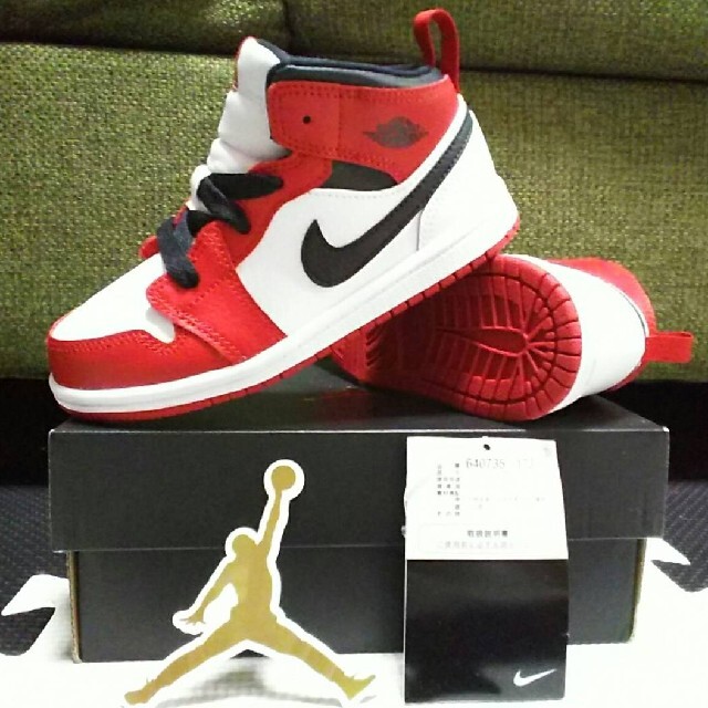 NIKE(ナイキ)のNIKE AIR JORDAN 1 MID TD白gym23redシカゴ16cm キッズ/ベビー/マタニティのキッズ靴/シューズ(15cm~)(スニーカー)の商品写真