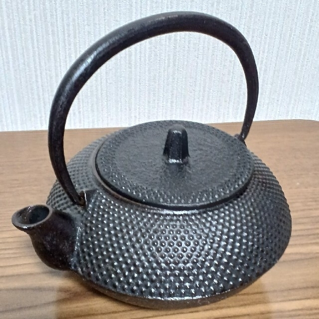 M様専用です！南部鉄瓶 南部鉄器 岩鋳 あられ紋様 急須 エンタメ/ホビーの美術品/アンティーク(金属工芸)の商品写真