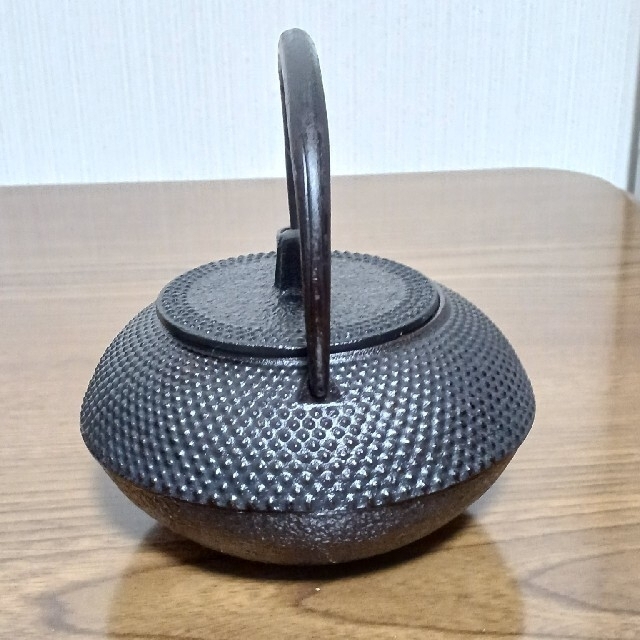 M様専用です！南部鉄瓶 南部鉄器 岩鋳 あられ紋様 急須 エンタメ/ホビーの美術品/アンティーク(金属工芸)の商品写真