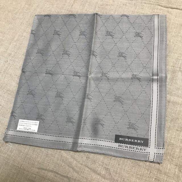 BURBERRY(バーバリー)の値下げ　未使用　Burberry バーバリー グレー ハンカチ メンズのファッション小物(ハンカチ/ポケットチーフ)の商品写真