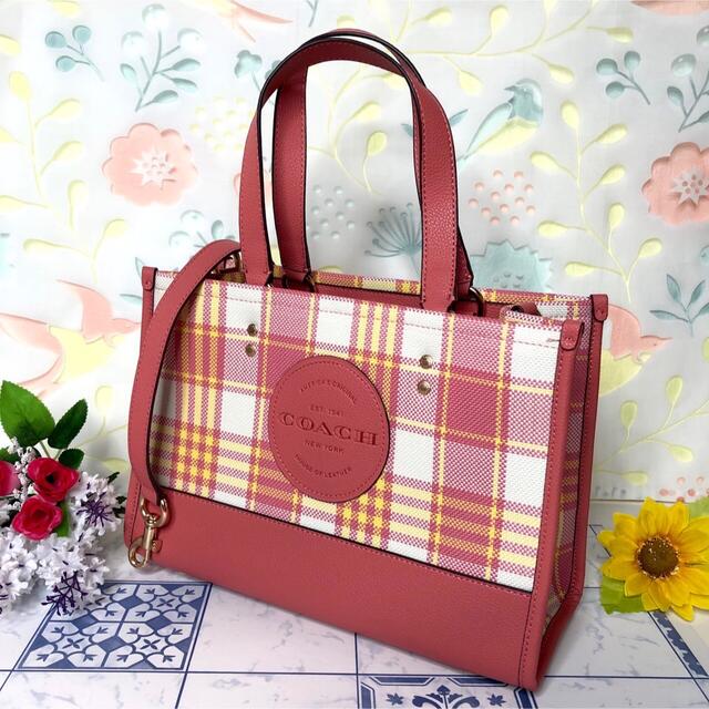 49%割引 独特の素材 COACH - コーチ トートバッグ ハンドバッグ 直営通販通販サイト 人気 ピンク ハンドバッグ 【新品】COACH/コーチ ハンドバッグ