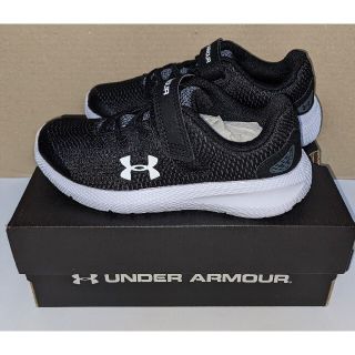 アンダーアーマー(UNDER ARMOUR)のアンダーアーマー　スニーカー　19cm　新品(スニーカー)