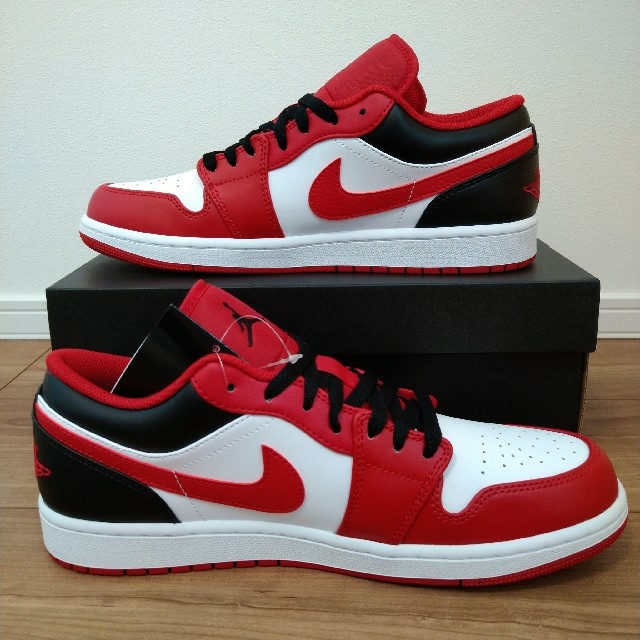 NIKE(ナイキ)のNike Air Jordan 1 Low ALT Bulls 【 28cm 】 メンズの靴/シューズ(スニーカー)の商品写真