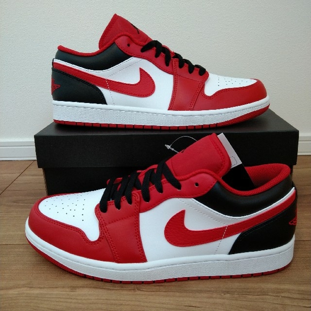 NIKE(ナイキ)のNike Air Jordan 1 Low ALT Bulls 【 28cm 】 メンズの靴/シューズ(スニーカー)の商品写真