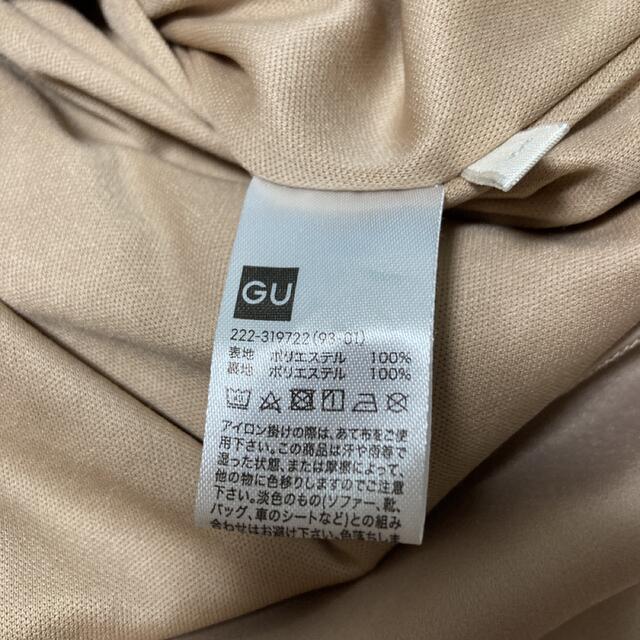 GU(ジーユー)のロングスカート ベージュ 光沢 レディースのスカート(ロングスカート)の商品写真