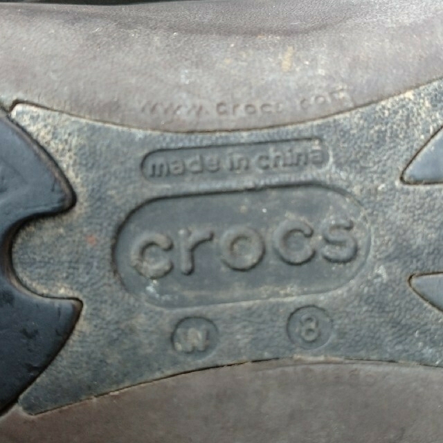 crocs(クロックス)の【期間限定】CROCS アリスワーク ブラウンサイズ W8（約24.5cm） レディースの靴/シューズ(サンダル)の商品写真