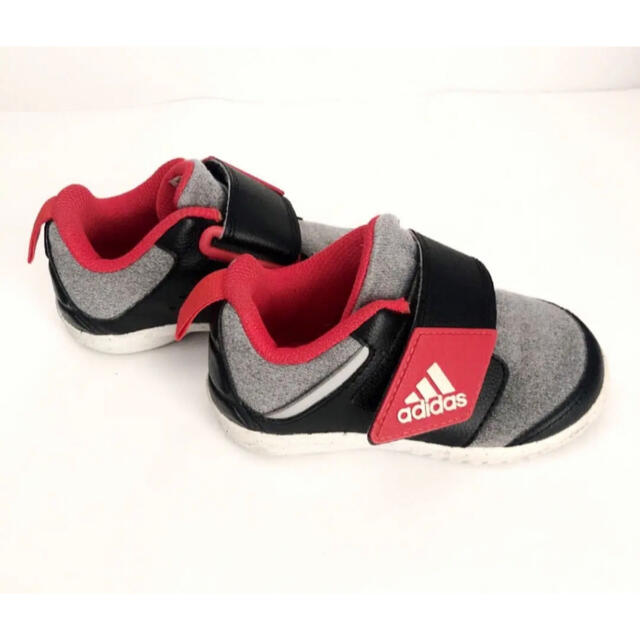 adidas(アディダス)のadidas スニーカー　キッズ　13㎝ キッズ/ベビー/マタニティのキッズ靴/シューズ(15cm~)(スニーカー)の商品写真