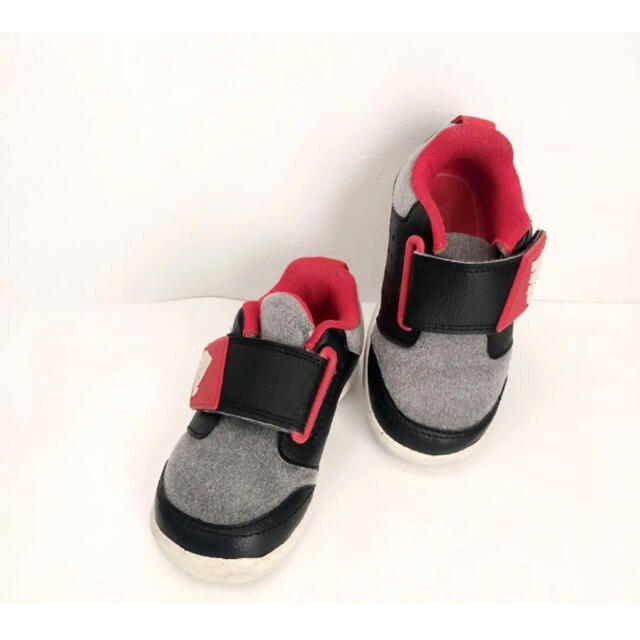 adidas(アディダス)のadidas スニーカー　キッズ　13㎝ キッズ/ベビー/マタニティのキッズ靴/シューズ(15cm~)(スニーカー)の商品写真
