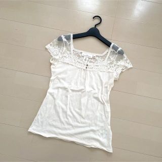 エイチアンドエム(H&M)の新品　ショルダーレース カットソー　トップス(カットソー(半袖/袖なし))