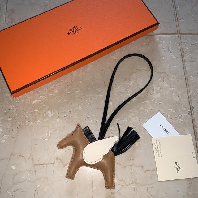 Hermes(エルメス)のHERMES エルメス ペガサス ロデオ PM チャーム セサミ ブラック ナタ レディースのアクセサリー(チャーム)の商品写真