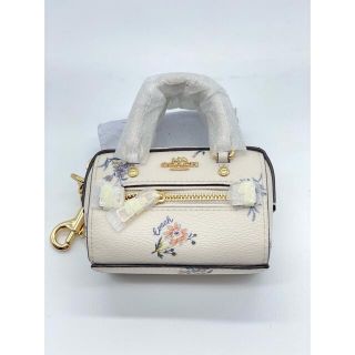 コーチ(COACH)の【COACH 1715 】ミニフローラルバッグチャームコインケース(キーホルダー)