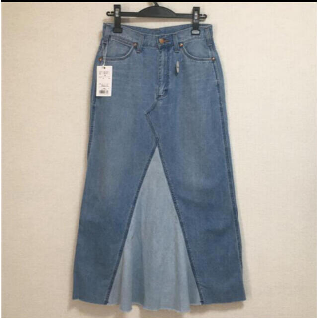 Wrangler(ラングラー)の☆新品　タグ付き　ラングラー　リメイクデニムスカート レディースのスカート(ひざ丈スカート)の商品写真