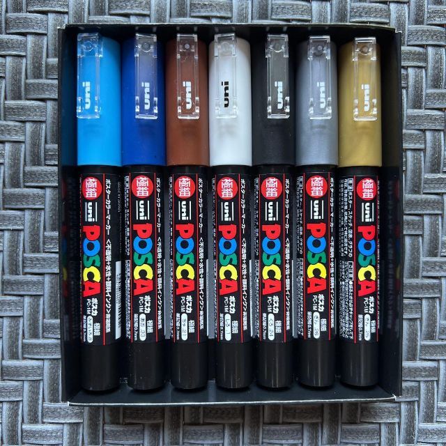 三菱鉛筆　ポスカ 極細字丸芯 PC-1M 　全21色＋ ラメ入り7色　全28色