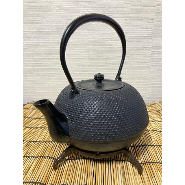 新品、未使用品、共箱、栞付　南部及精鋳造所(鳳文堂)造　２２型アラレ　南部鉄瓶