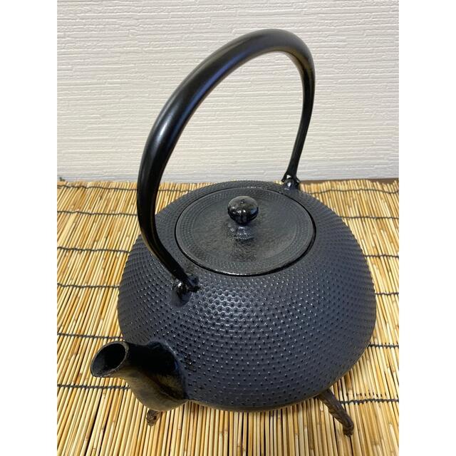 新品、未使用品、共箱、栞付　南部及精鋳造所(鳳文堂)造　２２型アラレ　南部鉄瓶