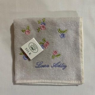 ローラアシュレイ(LAURA ASHLEY)のローラアシュレイ　タオルハンカチ　未使用品　シルク　#1975(ハンカチ)