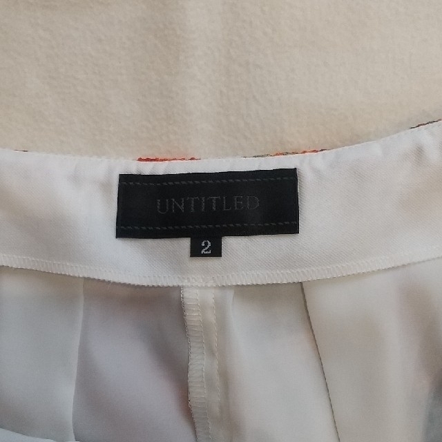 UNTITLED(アンタイトル)のUNTITLED　未着用　スカート　サイズ２　花柄　ホワイト レディースのスカート(ひざ丈スカート)の商品写真