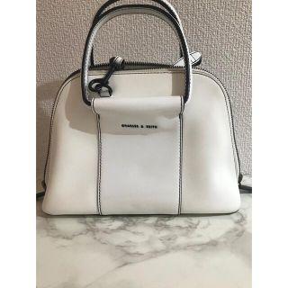 チャールズアンドキース(Charles and Keith)のCharles&keithショルダーバッグ ホワイト(ショルダーバッグ)