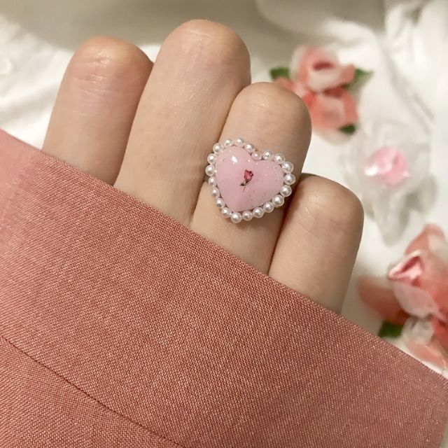 ぷっくりハートリング(薔薇) ハンドメイドのアクセサリー(リング)の商品写真