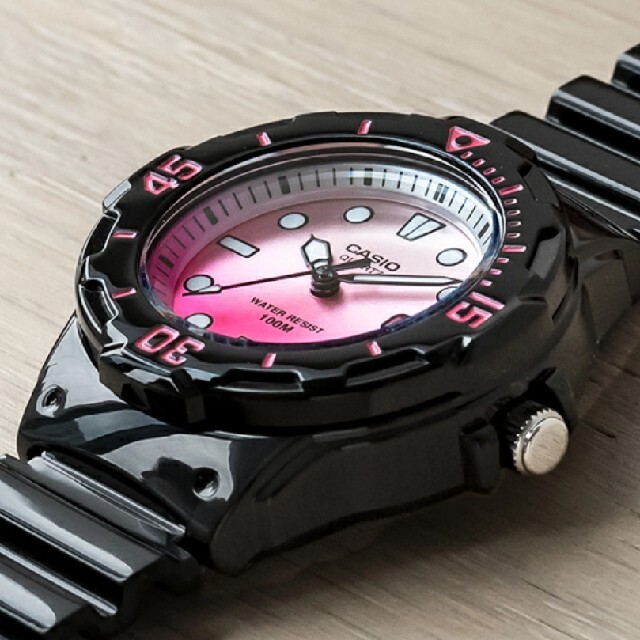 CASIO(カシオ)の再値下げ！日本未発売 CASIOスポーツ時計 レディースのファッション小物(腕時計)の商品写真