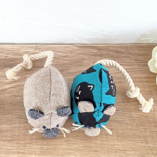 N38. 猫と遊ぼう  猫のおもちゃ ネズミ2匹セット その他のペット用品(猫)の商品写真