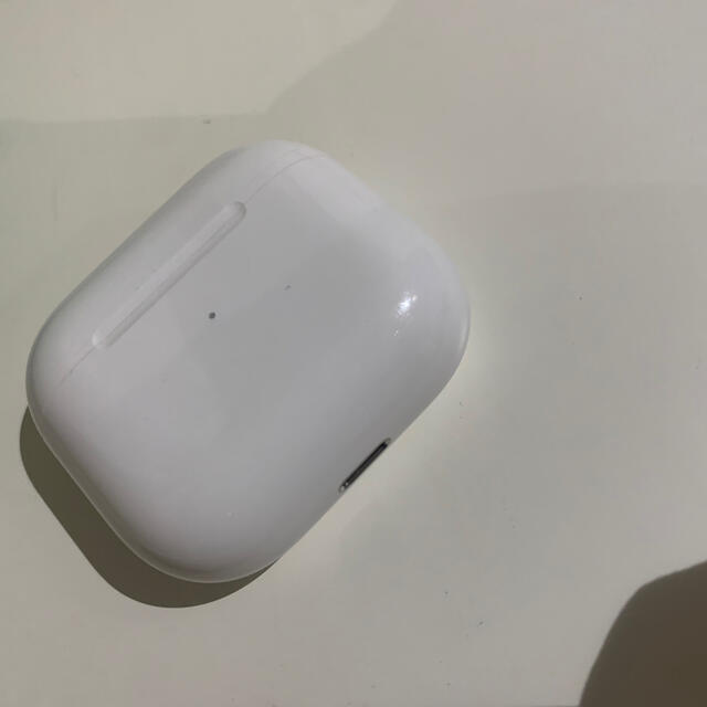 Apple(アップル)のAirpods 第3世代 多少の傷あり スマホ/家電/カメラのオーディオ機器(ヘッドフォン/イヤフォン)の商品写真