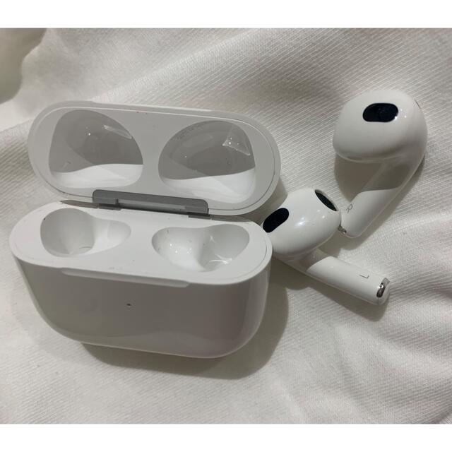 Apple(アップル)のAirpods 第3世代 多少の傷あり スマホ/家電/カメラのオーディオ機器(ヘッドフォン/イヤフォン)の商品写真