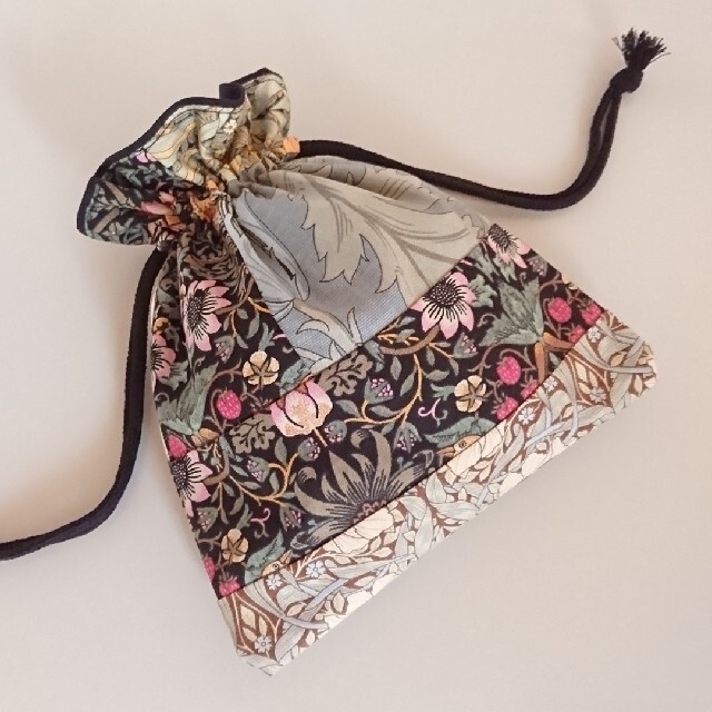 人気定番 M☆ウィリアムモリスの大人巾着 handmade 両面パッチワーク 人気定番 M☆ウィリアムモリスの大人巾着 handmade 両面パッチワーク