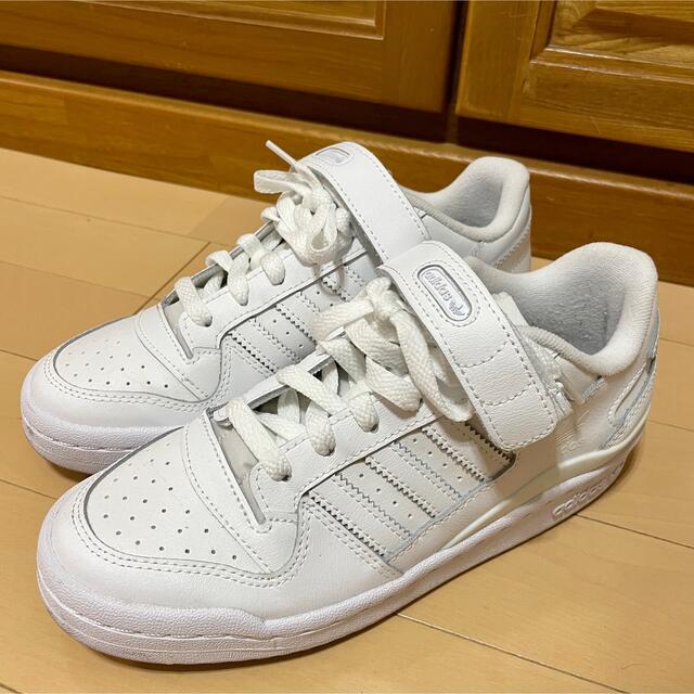 adidas(アディダス)のadidas FORUM LOW 23.5cm レディースの靴/シューズ(スニーカー)の商品写真